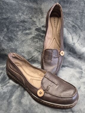 ARRAY Brown Size 9 M Superior LEATHER Wedge Loafer